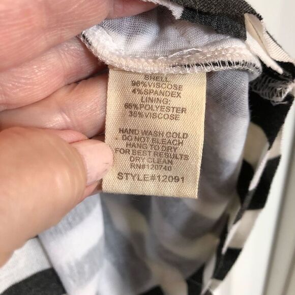 MYSTREE - NWT - L Sz M Raw Edge Striped Sleeveless Top/Dark Grey & White. CUTE! - Picture 16 of 16